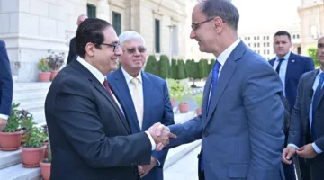 رئيس وزراء صربيا يقدم محاضرة تكريمية في جامعة القاهرة بحضور وزير التعليم العالي