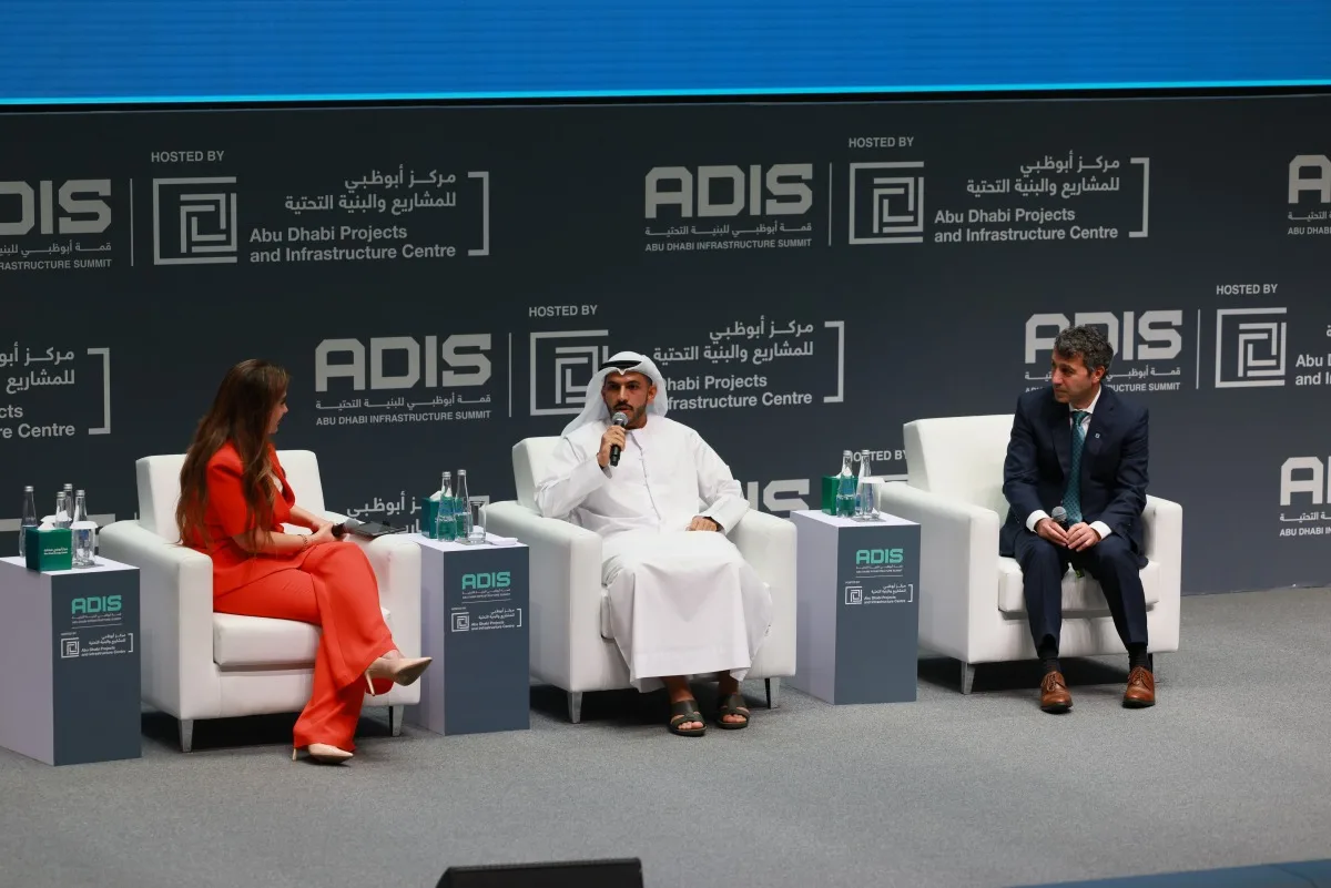 اختتام قمة أبوظبي للبنية التحتية بتوقيع 15 مذكرة وتسجيل 4000 مشارك