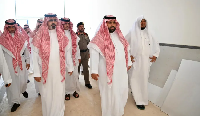 أمير جازان ونائبه يزوران مجموعة من المشاريع التنموية والسياحية في محافظة جزر فرسان. أمير جازان ونائبه يزوران مجموعة من المشاريع التنموية والسياحية في محافظة جزر فرسان.