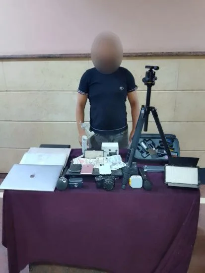 تفاصيل القبض على المذيع المرح في المنوفية بتهمة تصوير مقاطع فيديو غير لائقة ومخالفة للآداب العامة تفاصيل القبض على المذيع المرح في المنوفية بتهمة تصوير مقاطع فيديو غير لائقة ومخالفة للآداب العامة