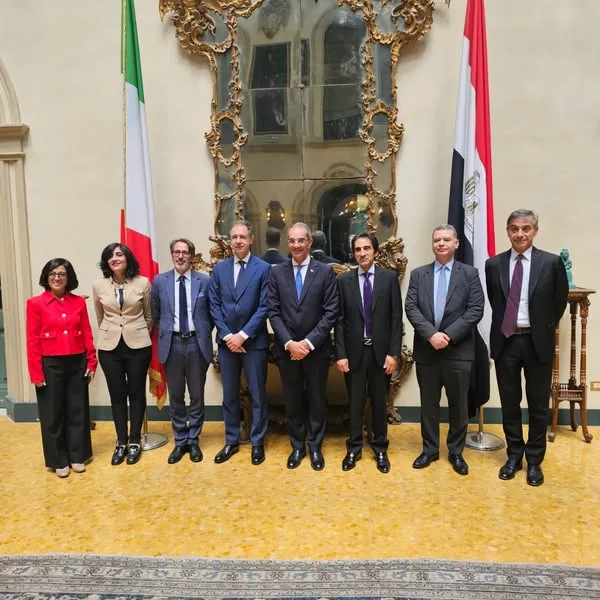 وزير الاتصالات يناقش مع مسؤولي الشركات الإيطالية جذب الاستثمارات في قطاع التعهيد. وزير الاتصالات يناقش مع مسؤولي الشركات الإيطالية جذب الاستثمارات في قطاع التعهيد.