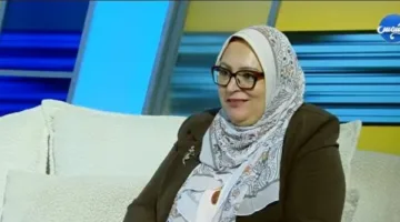 «يتطلب التروي والعناية».. «خبيرة» توضح كيفية التعامل مع مريض «ألزهايمر»