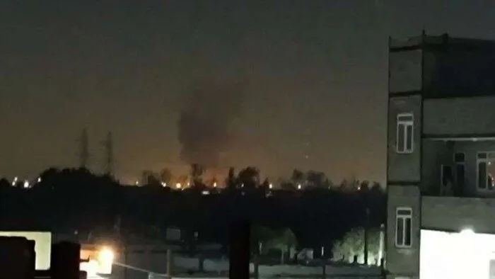 مصادر إيرانية: أنظمة الدفاع الجوي تتصدى لطائرات مسيّرة إسرائيلية غرب طهران مصادر إيرانية: أنظمة الدفاع الجوي تتصدى لطائرات مسيّرة إسرائيلية غرب طهران
