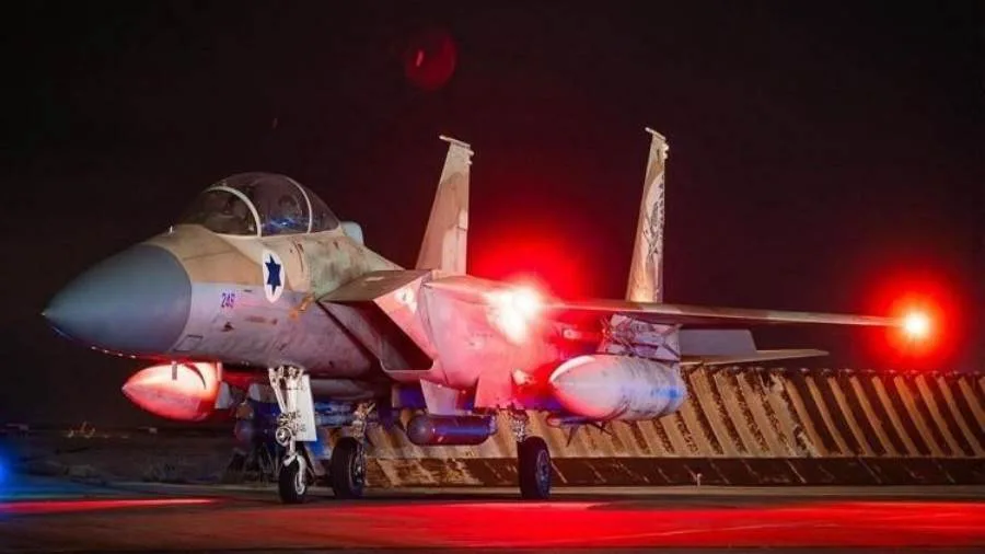 جيش الاحتلال يحذر المدنيين بمغادرة المنطقة قبل تنفيذ غارات على شمال غرب إيران جيش الاحتلال يحذر المدنيين بمغادرة المنطقة قبل تنفيذ غارات على شمال غرب إيران