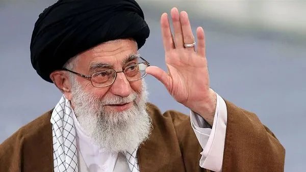 خامنئي: العدو الإسرائيلي يتلقى العقاب في هذه اللحظة خامنئي: العدو الإسرائيلي يتلقى العقاب في هذه اللحظة