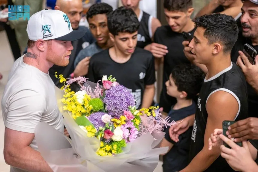 أبطال الملاكمة كانيلو وكروفورد يشاركون غدًا في مؤتمر صحفي بالرياض استعدادًا لمواجهة القرن أبطال الملاكمة كانيلو وكروفورد يشاركون غدًا في مؤتمر صحفي بالرياض استعدادًا لمواجهة القرن