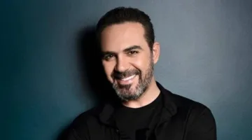 إليكم أحدث إطلالة لوائل جسار التي تألق بها أثناء عرض أغنيته الجديدة.