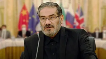 شمخاني للسيد الخامنئي: أنا على قيد الحياة والنصر في الأفق