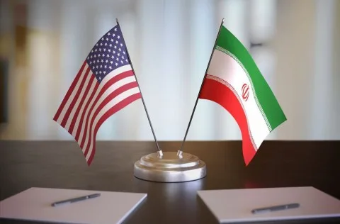 بريطانيا وأمريكا عازمتان على تحجيم إيران ومنعها من الحصول على السلاح النووي. بريطانيا وأمريكا عازمتان على تحجيم إيران ومنعها من الحصول على السلاح النووي.