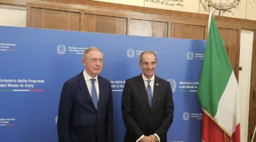 وزير الاتصالات يتباحث مع نظيره الإيطالي في مجال الأعمال والصناعة حول تعزيز التعاون في الذكاء الاصطناعي