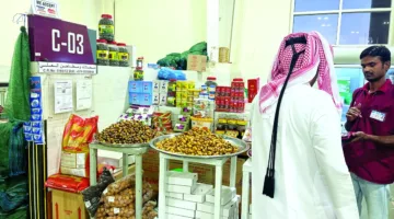 إقبال واسع على شراء الرطب من الأسواق العمانية