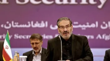 علي شمخاني يطمئن المرشد الإيراني: نحن مستعدون للتصدي.