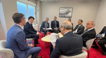 معرض باريس: وزير الطيران يلتقي بمسؤولي شركات الطيران العالمية البارزة في مجال إدارة المطارات