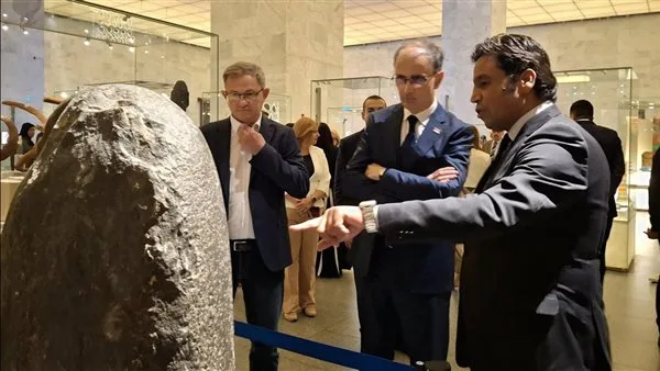 رئيس وزراء صربيا يقوم بزيارة أهرامات الجيزة ومتحف الحضارة والمتحف الكبير في الفسطاط رئيس وزراء صربيا يقوم بزيارة أهرامات الجيزة ومتحف الحضارة والمتحف الكبير في الفسطاط