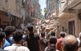 5 أسر محاصرة تحت الأنقاض.. فرق الإنقاذ تتابع جهودها للعثور على ضحايا انهيار مبنيين في حدائق القبة.