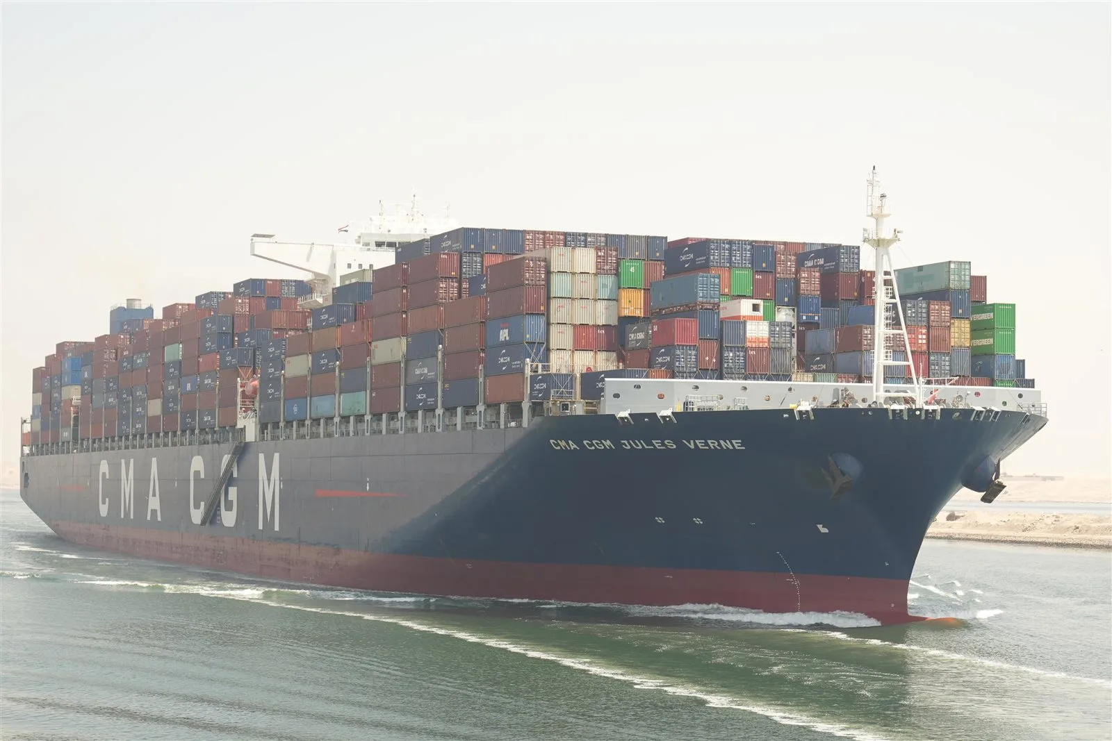 قناة السويس تستقبل عبور السفينة العملاقة CMA CGM JULES VERNE للحاويات قناة السويس تستقبل عبور السفينة العملاقة CMA CGM JULES VERNE للحاويات