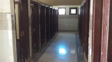 حقيقة تخصيص حمام واحد للطلاب في مدرسة بالفيوم