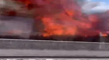 بالفيديو: اندلاع حريق هائل على أوتوستراد البترون!