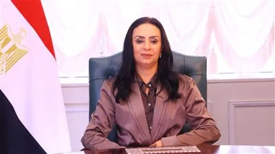 وزيرة التضامن الاجتماعي تراقب آثار انهيار مبنيين في حدائق القبة وزيرة التضامن الاجتماعي تراقب آثار انهيار مبنيين في حدائق القبة