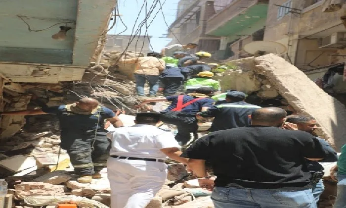 انهيار مبنيين في حدائق القبة: استمرار عمليات الإنقاذ بعد العثور على 12 شخصًا وإعلان حالتي وفاة انهيار مبنيين في حدائق القبة: استمرار عمليات الإنقاذ بعد العثور على 12 شخصًا وإعلان حالتي وفاة