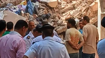 سحب سيدة في الخمسينات من تحت ركام مباني حدائق القبة