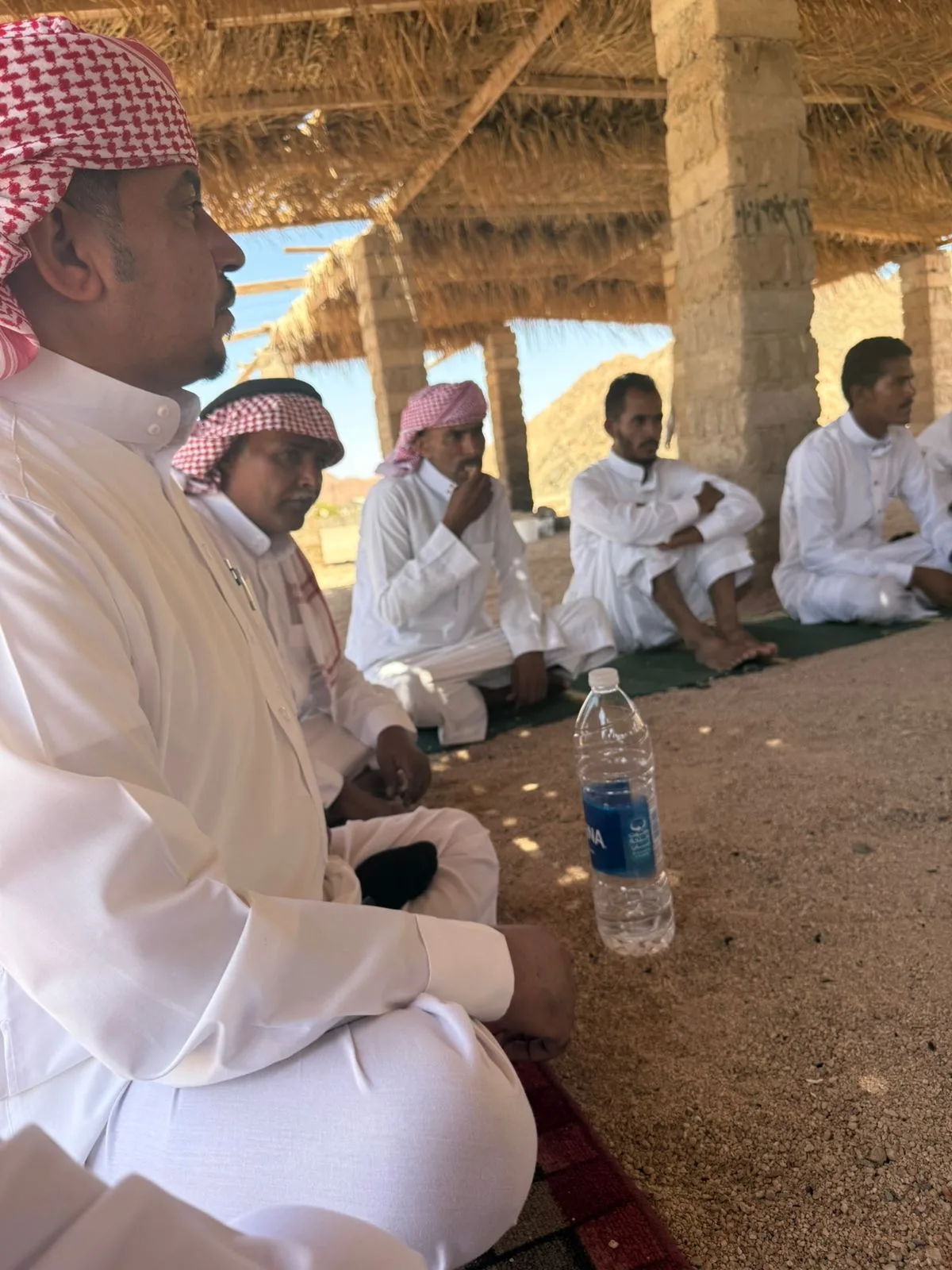قيادات الجبهة الوطنية في جنوب سيناء يؤدون صلاة الجمعة مع سكان وادي خريزة قيادات الجبهة الوطنية في جنوب سيناء يؤدون صلاة الجمعة مع سكان وادي خريزة