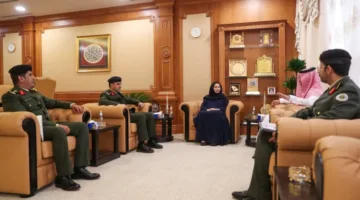رئيسة جامعة طيبة تلتقي بمدير سجون المدينة المنورة لاستكشاف فرص التعاون المشترك.