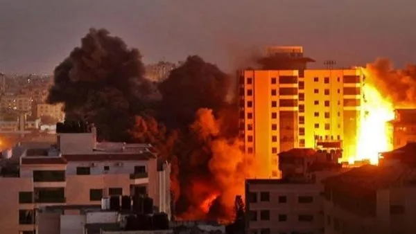 القناة 12 الإسرائيلية: القوات المسلحة الإسرائيلية تستهدف مرفق بوشهر النووي في إيران. القناة 12 الإسرائيلية: القوات المسلحة الإسرائيلية تستهدف مرفق بوشهر النووي في إيران.