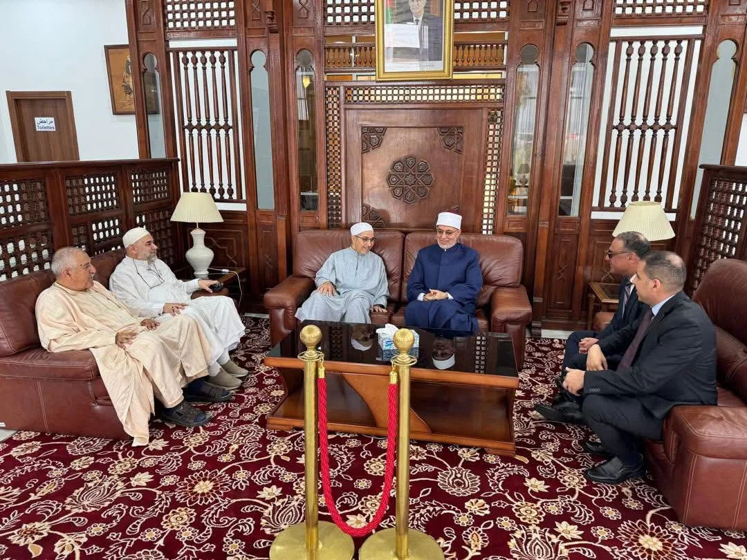 مفتي الجمهورية يصل الجزائر للمشاركة في المؤتمر الدولي. مفتي الجمهورية يصل الجزائر للمشاركة في المؤتمر الدولي.
