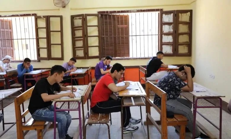 مواصفات امتحان اللغة العربية لطلاب الثانوية العامة 2025 في النظامين القديم والجديد مواصفات امتحان اللغة العربية لطلاب الثانوية العامة 2025 في النظامين القديم والجديد