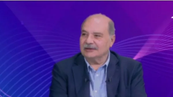 محلل: أمريكا تتبنى سياستين تناقضيان: دعم سري للإرهاب وظهور علني لمهاجمته