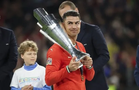 تقارير تكشف أسباب تأخير الإعلان عن تجديد عقد رونالدو مع النصر تقارير تكشف أسباب تأخير الإعلان عن تجديد عقد رونالدو مع النصر