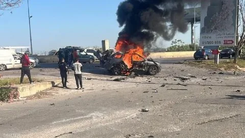 شهيد نتيجة غارة إسرائيلية استهدفت سيارة في قضاء صور بجنوب لبنان.. والجيش الإسرائيلي يعلن عن اغتيال قائد في “حزب الله” شهيد نتيجة غارة إسرائيلية استهدفت سيارة في قضاء صور بجنوب لبنان.. والجيش الإسرائيلي يعلن عن اغتيال قائد في “حزب الله”