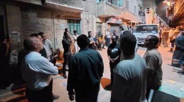 استماع إلى صوت امرأة وطفلها من تحت أنقاض مبنى في حدائق القبة
