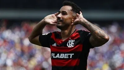 فلامينجو البرازيلي يتغلب على تشيلسي الإنجليزي (1/3) في بطولة كأس العالم للأندية فلامينجو البرازيلي يتغلب على تشيلسي الإنجليزي (1/3) في بطولة كأس العالم للأندية