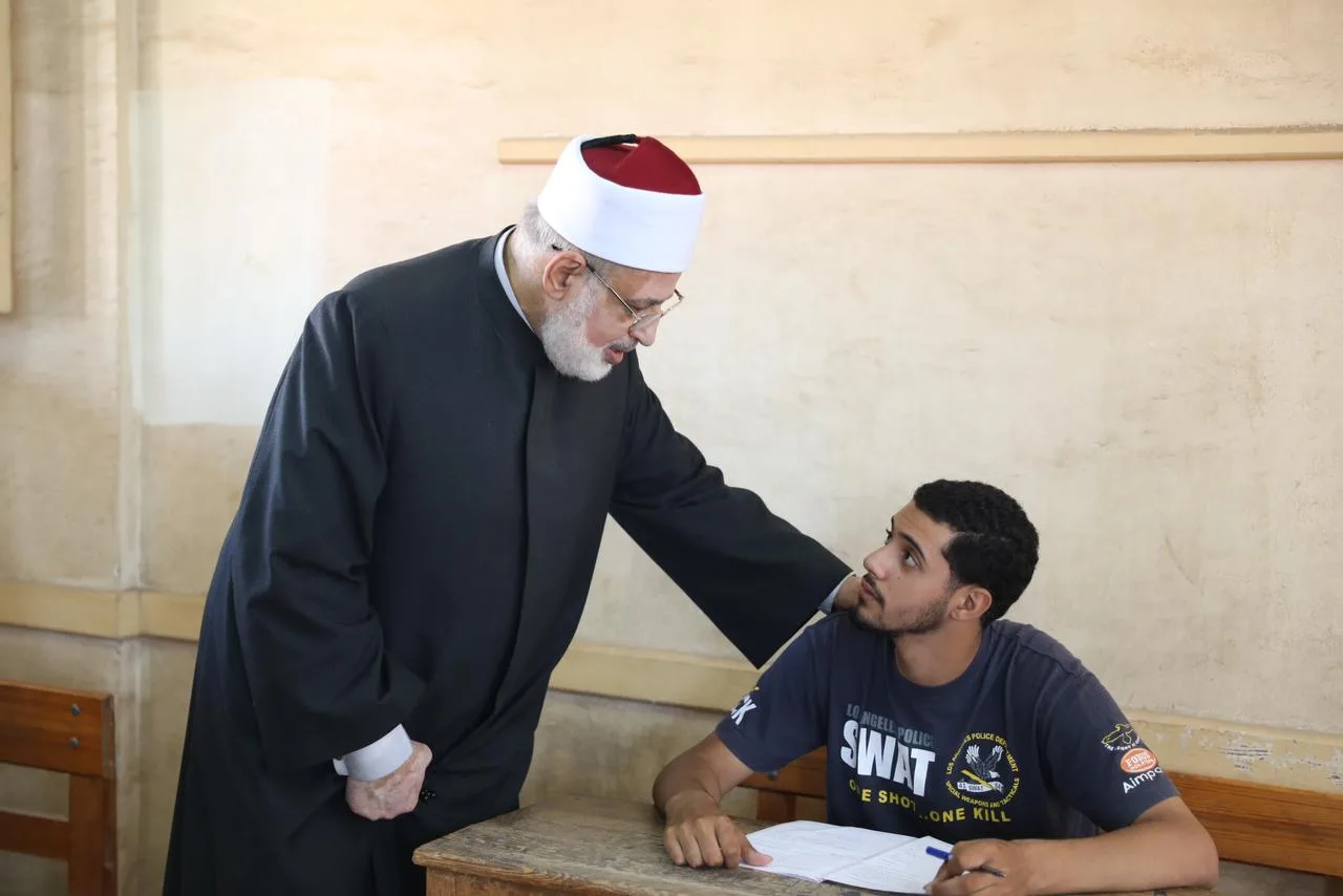 الثانوية الأزهرية: طلاب القسم العلمي يجتازون امتحان الكيمياء اليوم الثانوية الأزهرية: طلاب القسم العلمي يجتازون امتحان الكيمياء اليوم