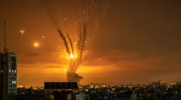 إعلام إسرائيلي: صاروخ إيراني يستهدف مبنى في تل أبيب