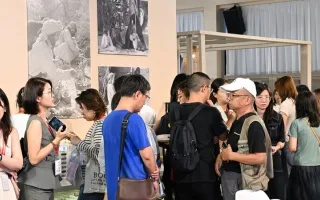 جناح الإمارات يجذب الزوار في «معرض بكين الدولي للكتب»