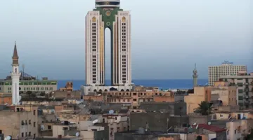 في العاصمة الليبية… إصابة عناصر الأمن أثناء تفريق مظاهرة قرب مقر الحكومة