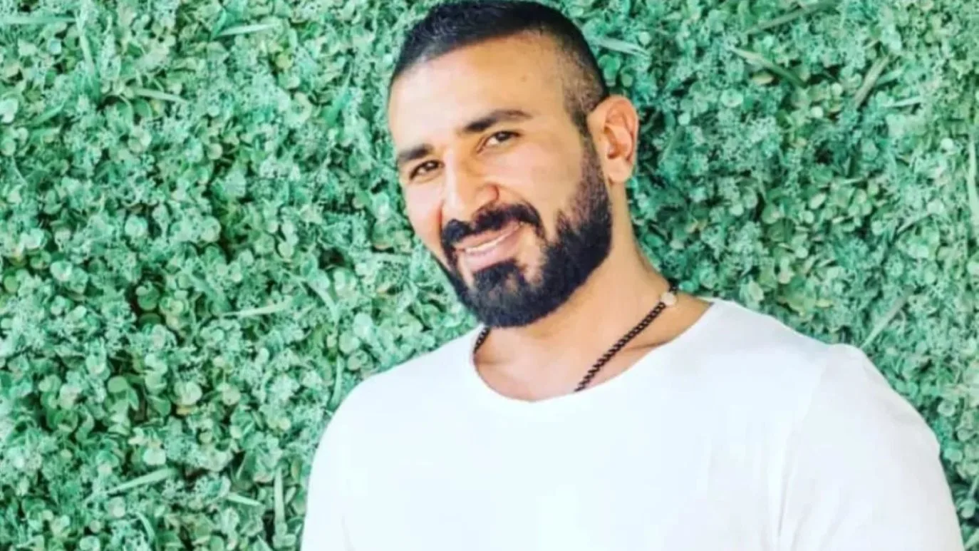 حادث مروع: أحمد سعد يروي تفاصيل حادث تأثر به مع عائلته بسبب مقطورة نقل حادث مروع: أحمد سعد يروي تفاصيل حادث تأثر به مع عائلته بسبب مقطورة نقل