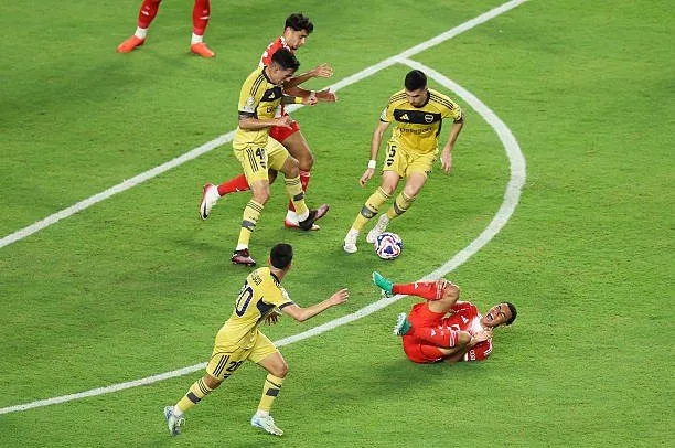 إصابة موسيالا تثير قلق بايرن ميونخ عقب تأهله إلى دور الـ16 في كأس العالم للأندية