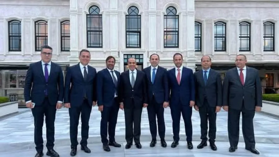 وزير الخارجية وشؤون الهجرة يلتقي بمجموعة من رجال الأعمال الأتراك أثناء زيارته إلى إسطنبول. وزير الخارجية وشؤون الهجرة يلتقي بمجموعة من رجال الأعمال الأتراك أثناء زيارته إلى إسطنبول.