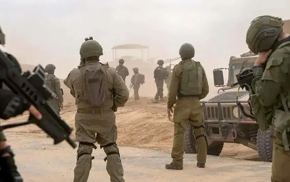 بعد مداهمة منازلهم وتفتيشها.. قوات الاحتلال الإسرائيلي تعتقل 16 فلسطينيًا في الخليل بعد مداهمة منازلهم وتفتيشها.. قوات الاحتلال الإسرائيلي تعتقل 16 فلسطينيًا في الخليل