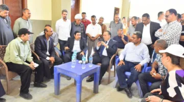 محافظ أسيوط يعلن مجموعة من القرارات لتحسين الخدمات وتعزيز التنمية خلال اجتماع جماهيري في مركز الغنايم.