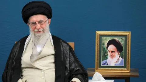 إرادة إسرائيل في اغتيال الخامنئي تُبرز نواياها لزعزعة الاستقرار في المنطقة وإدخال العالم في صراع نووي.. نتنياهو: تصفيته ستحسم النزاع.. الهيمنة الإسرائيلية.. كاتس: مصيره سيتشابه مع مصير صدام.. محلل صهيوني: اغتياله لن يغير أفكاره. إرادة إسرائيل في اغتيال الخامنئي تُبرز نواياها لزعزعة الاستقرار في المنطقة وإدخال العالم في صراع نووي.. نتنياهو: تصفيته ستحسم النزاع.. الهيمنة الإسرائيلية.. كاتس: مصيره سيتشابه مع مصير صدام.. محلل صهيوني: اغتياله لن يغير أفكاره.