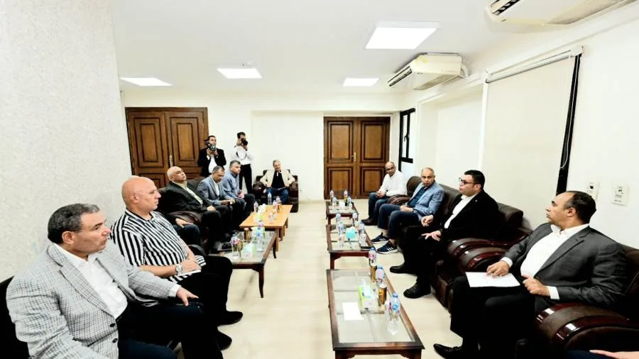 وزير الإسكان ومحافظ المنيا يجتمعان مع نواب المجلس عن المحافظة وزير الإسكان ومحافظ المنيا يجتمعان مع نواب المجلس عن المحافظة
