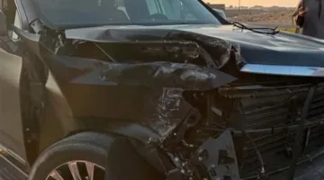 فنان معروف يواجه حادثاً خطيراً بعد لحظات من استلامه سيارته الجديدة… وزوجته تكشف ما حدث.