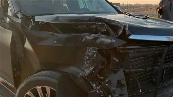 فنان معروف يواجه حادثاً خطيراً بعد لحظات من استلامه سيارته الجديدة… وزوجته تكشف ما حدث.