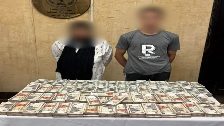 القاهرة: القبض على امرأة وابنها لتورطهما في سرقة مليوني جنيه وإعادة المبلغ المسروق. القاهرة: القبض على امرأة وابنها لتورطهما في سرقة مليوني جنيه وإعادة المبلغ المسروق.