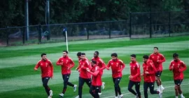 الأهلي يوضح مصير مدافعه بعد كأس العالم للأندية.. مفاجأة غير متوقعة